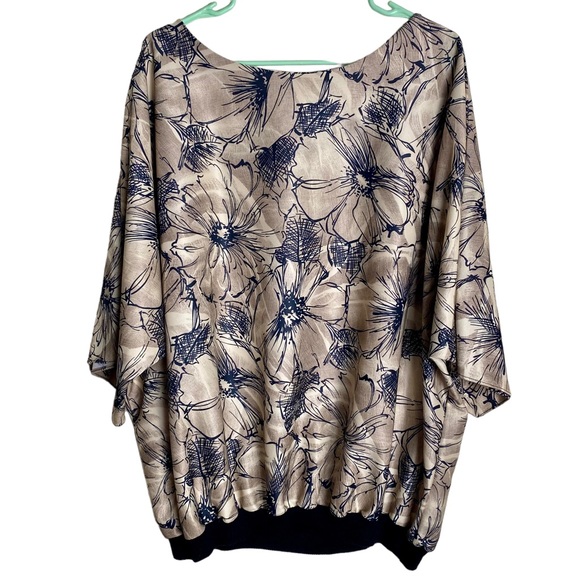 Woman's Blouse- Floral, Lightweight , Vintage - Picture 9 of 10